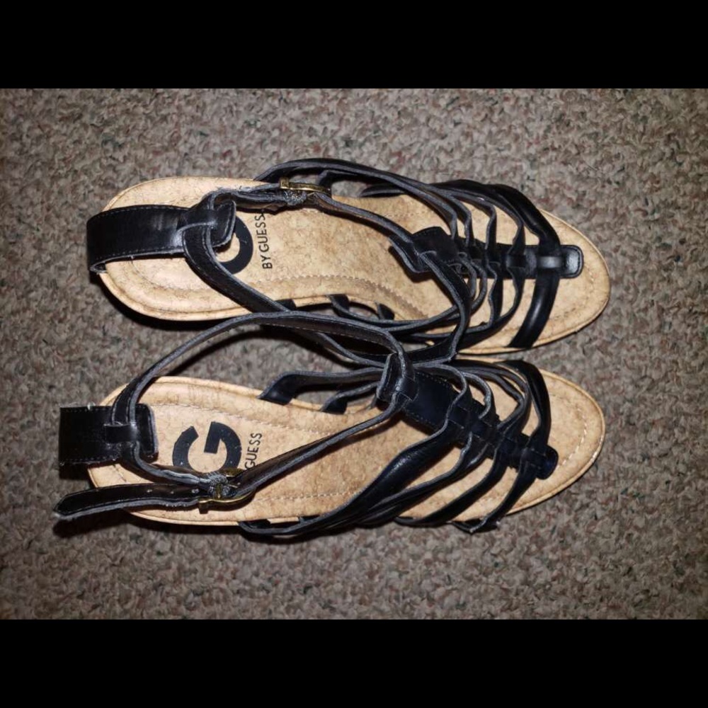 Guess chunk heels